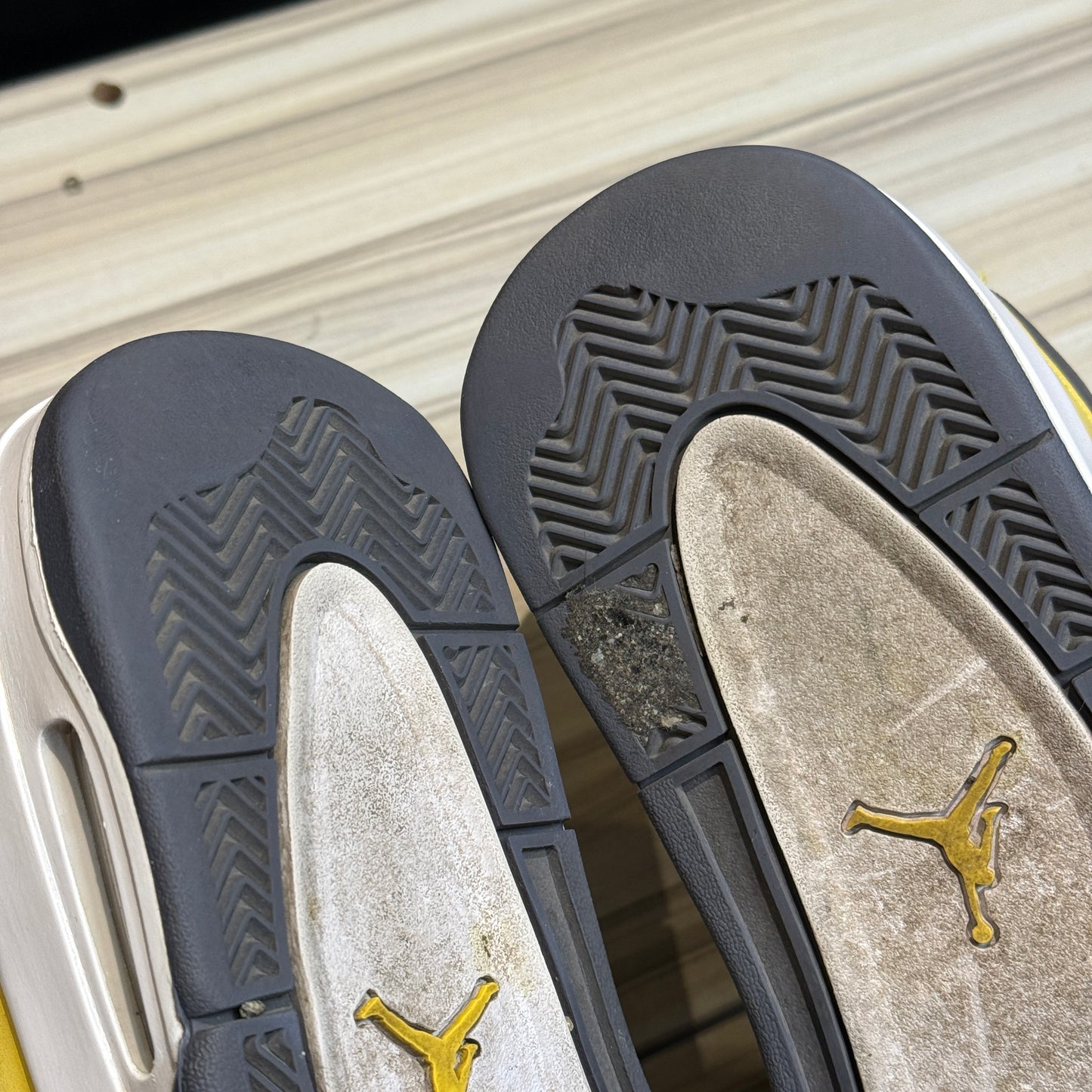 USED Jordan 4 Retro Lightning