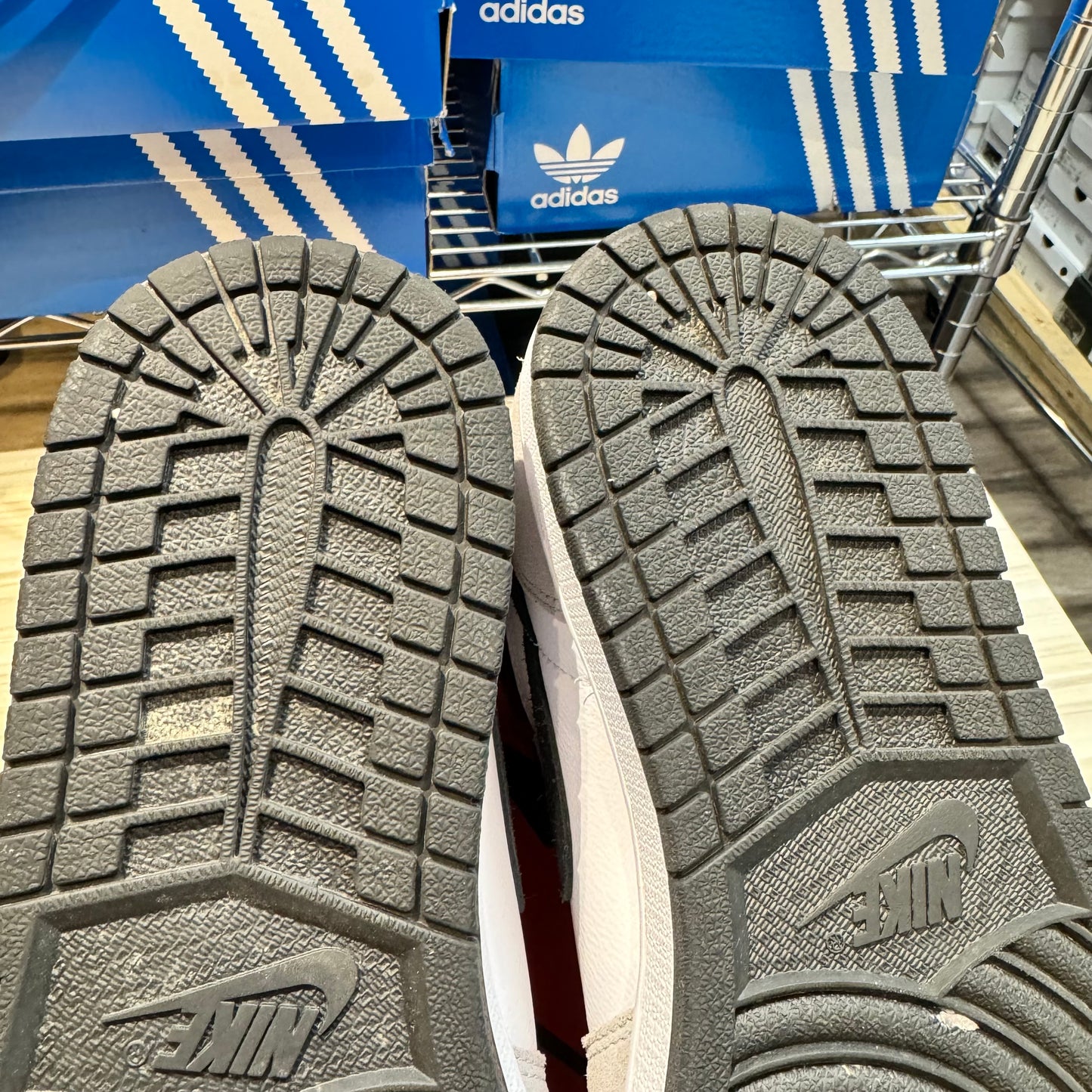 USED Jordan 1 Retro High Light Smoke Grey