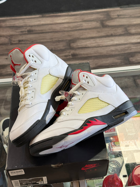 Jordan 5 Retro Fire Red 2020 (Yellowing)