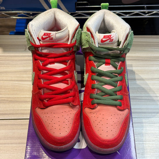 USED Nike SB Dunk High Strawberry Cough