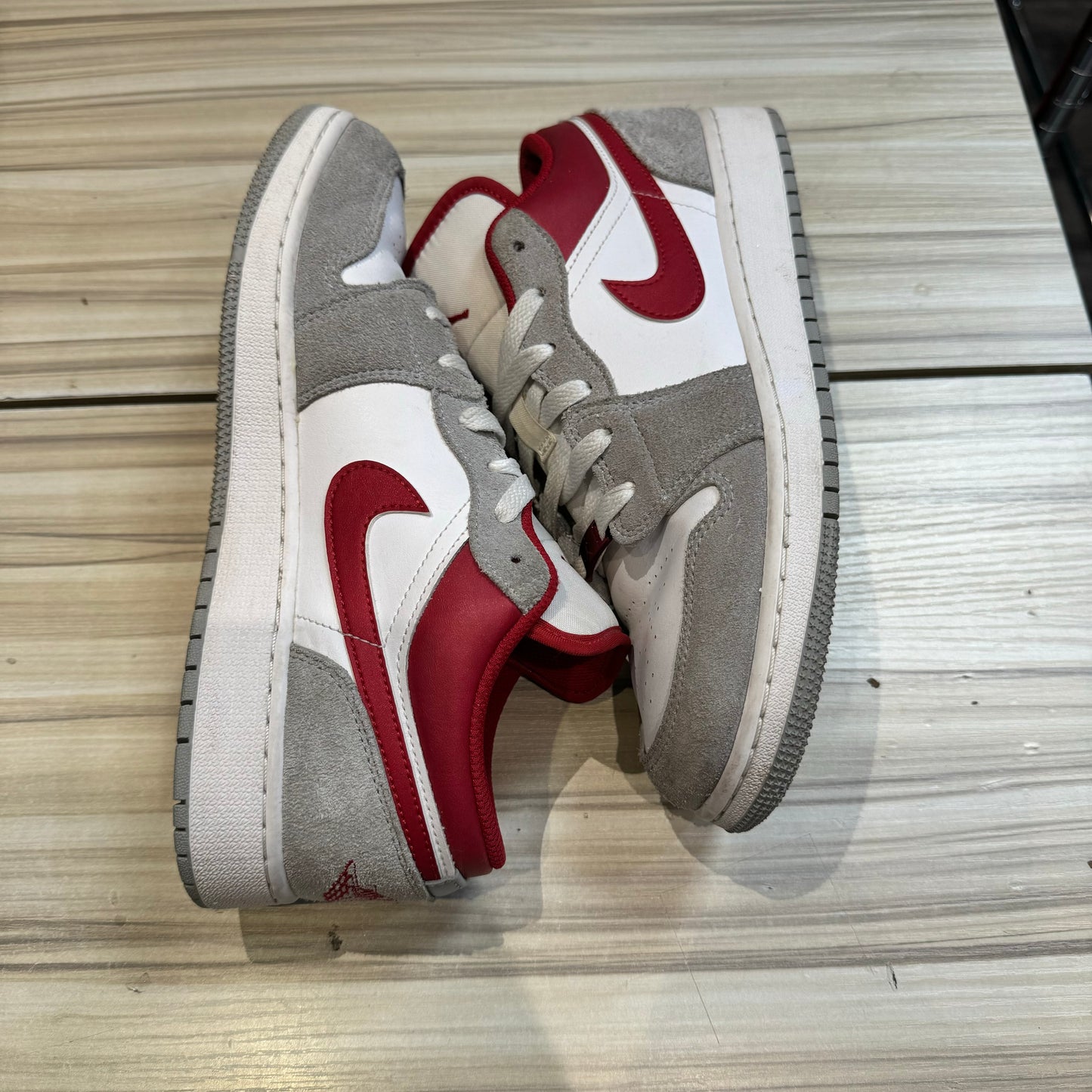 USED Jordan 1 Low SE Smoke Grey Gym Red (GS)