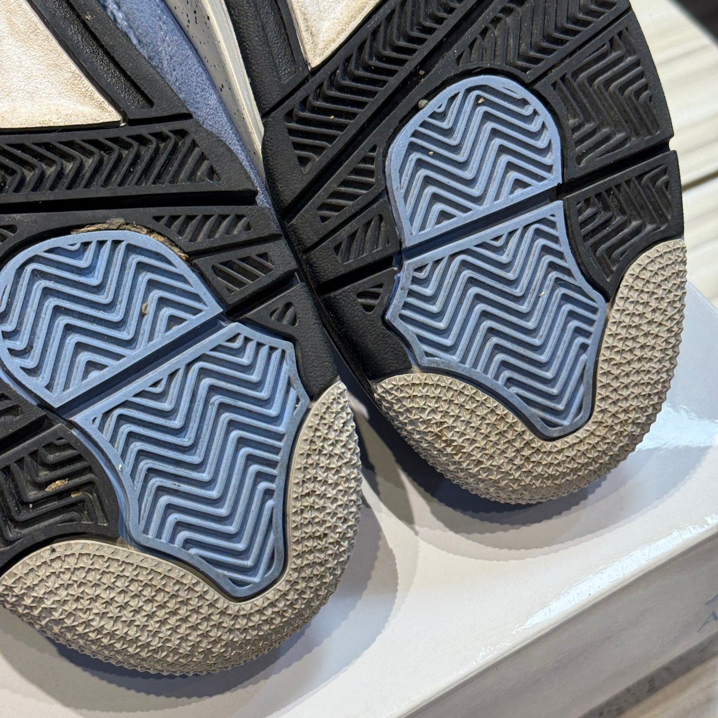 USED Jordan 4 University Blue