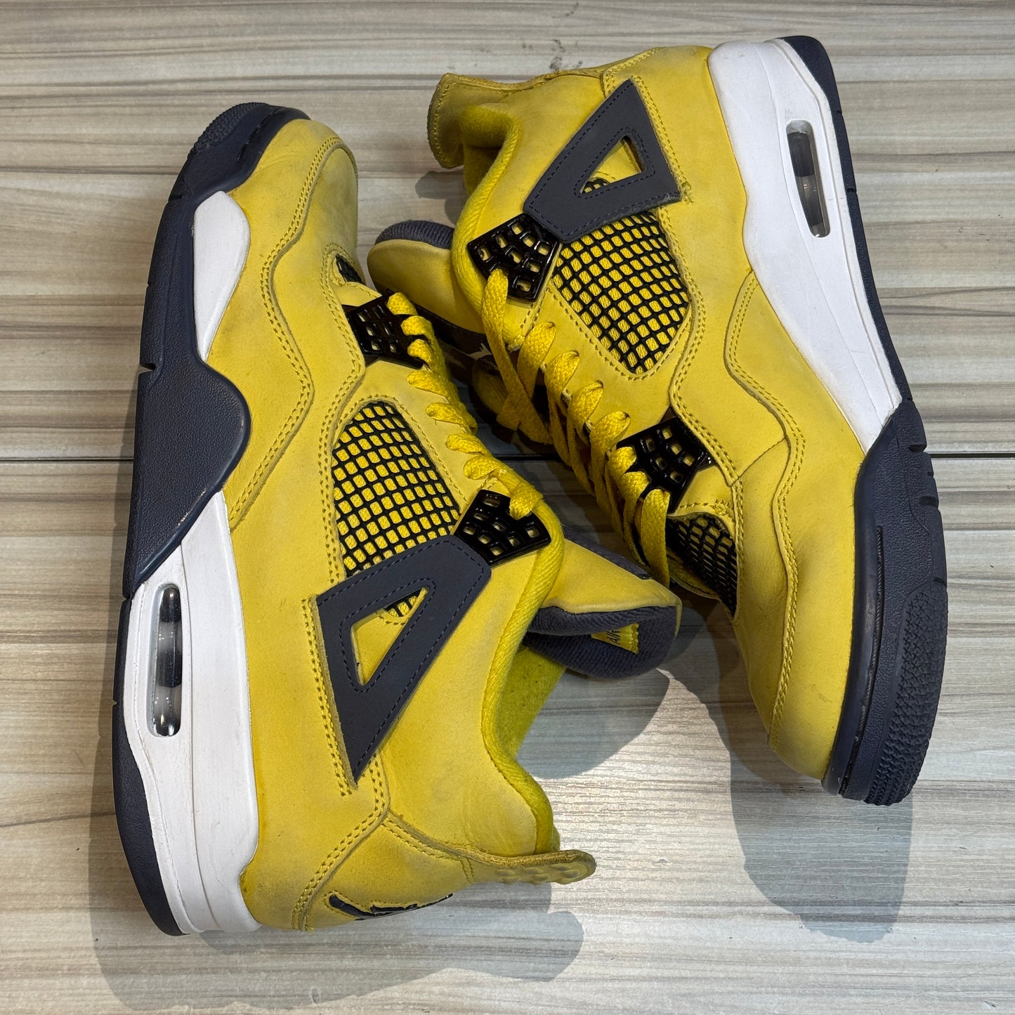 USED Jordan 4 Retro Lightning