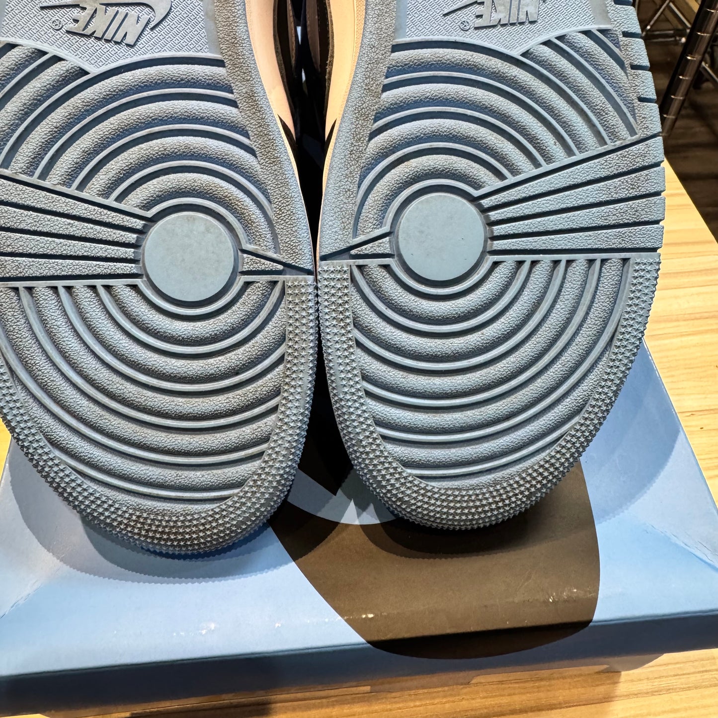 USED Jordan 1 Retro High OG UNC Toe