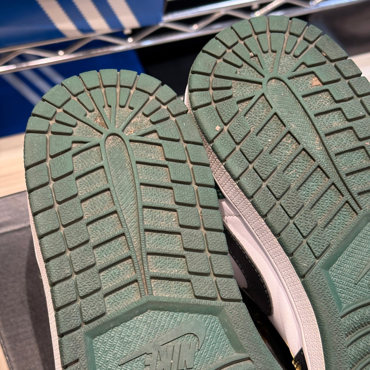 USED Jordan 1 Low Green Toe