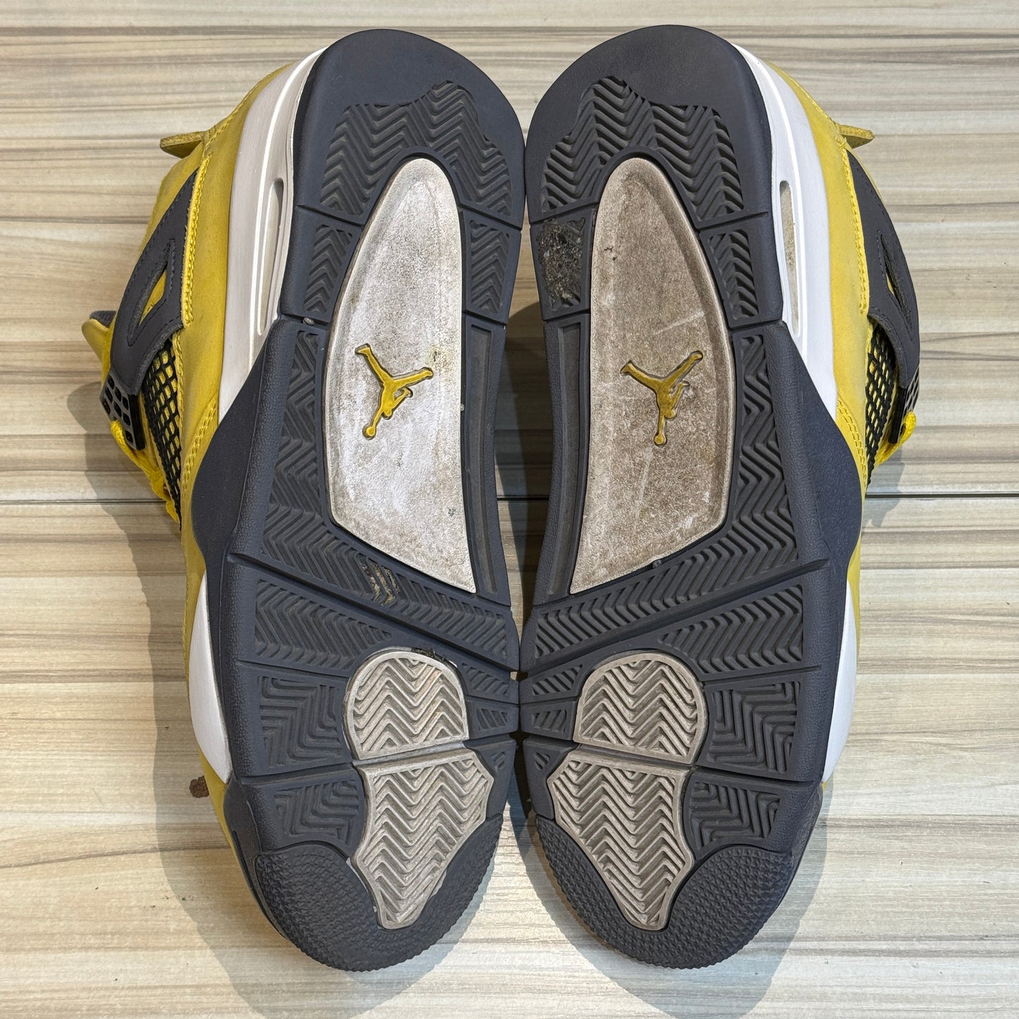 USED Jordan 4 Retro Lightning