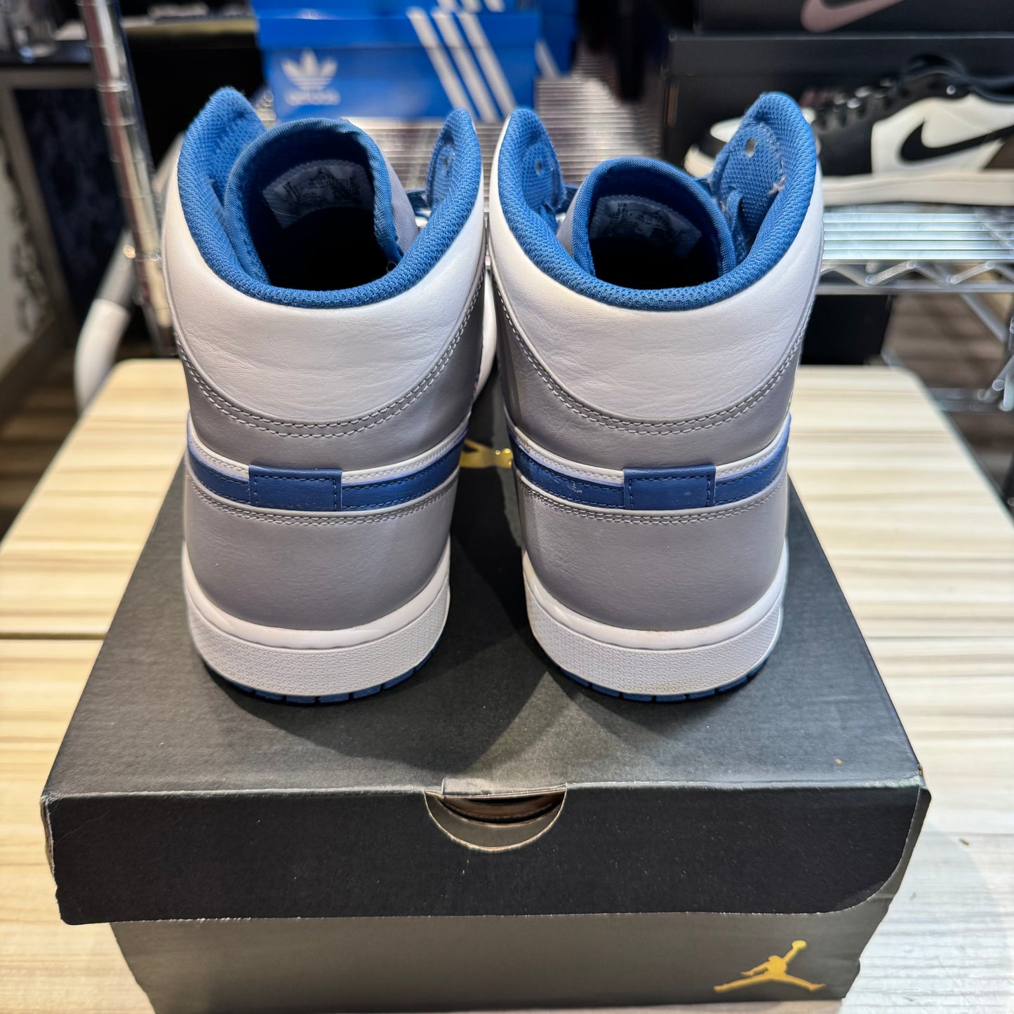USED Jordan 1 Mid True Blue