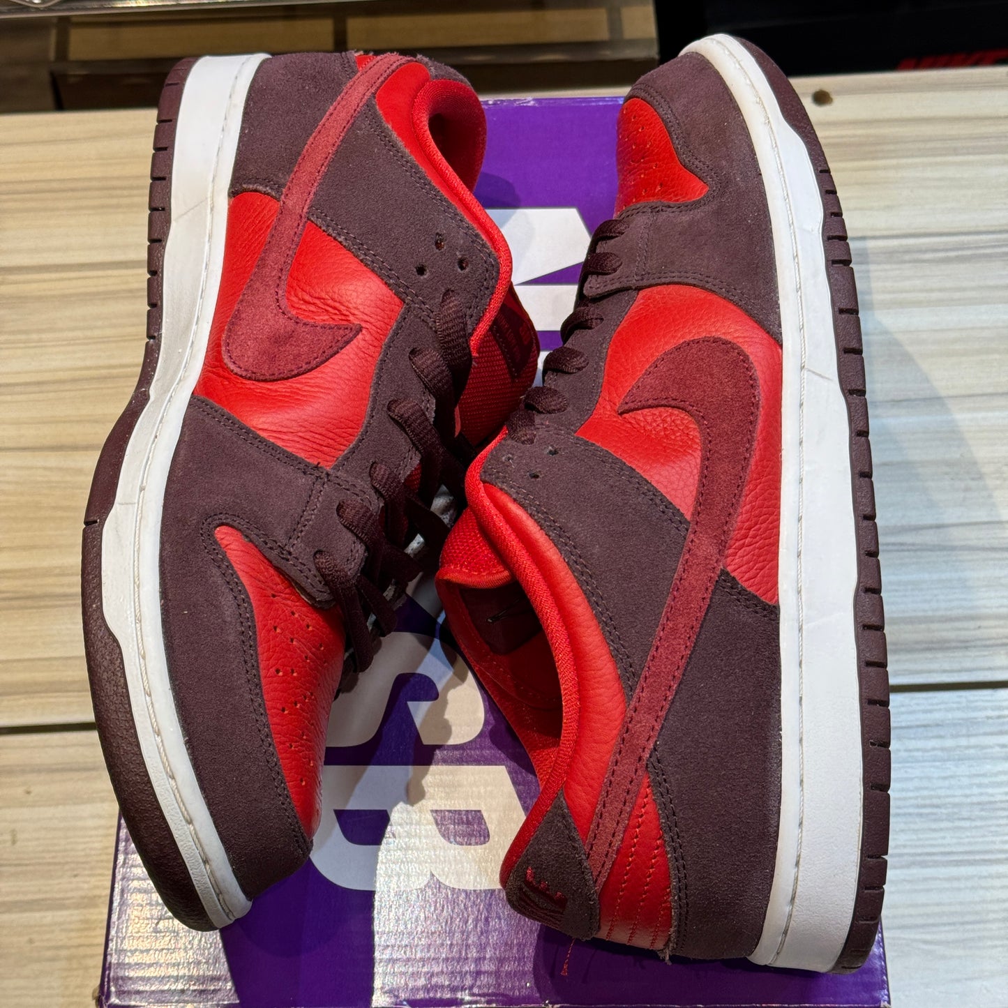 USED Nike SB Dunk Low Cherry