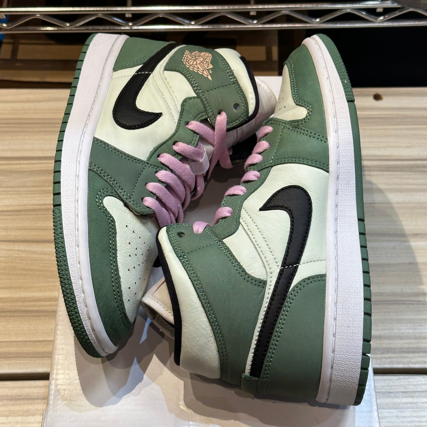 USED Jordan 1 Mid Dutch Green W