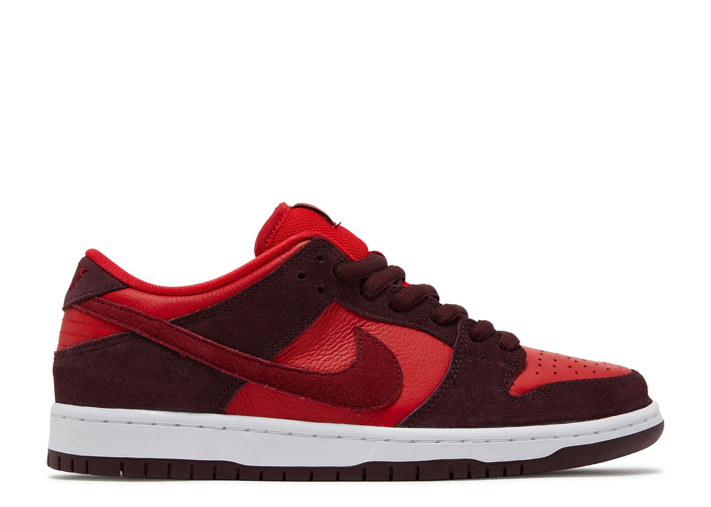 USED Nike SB Dunk Low Cherry