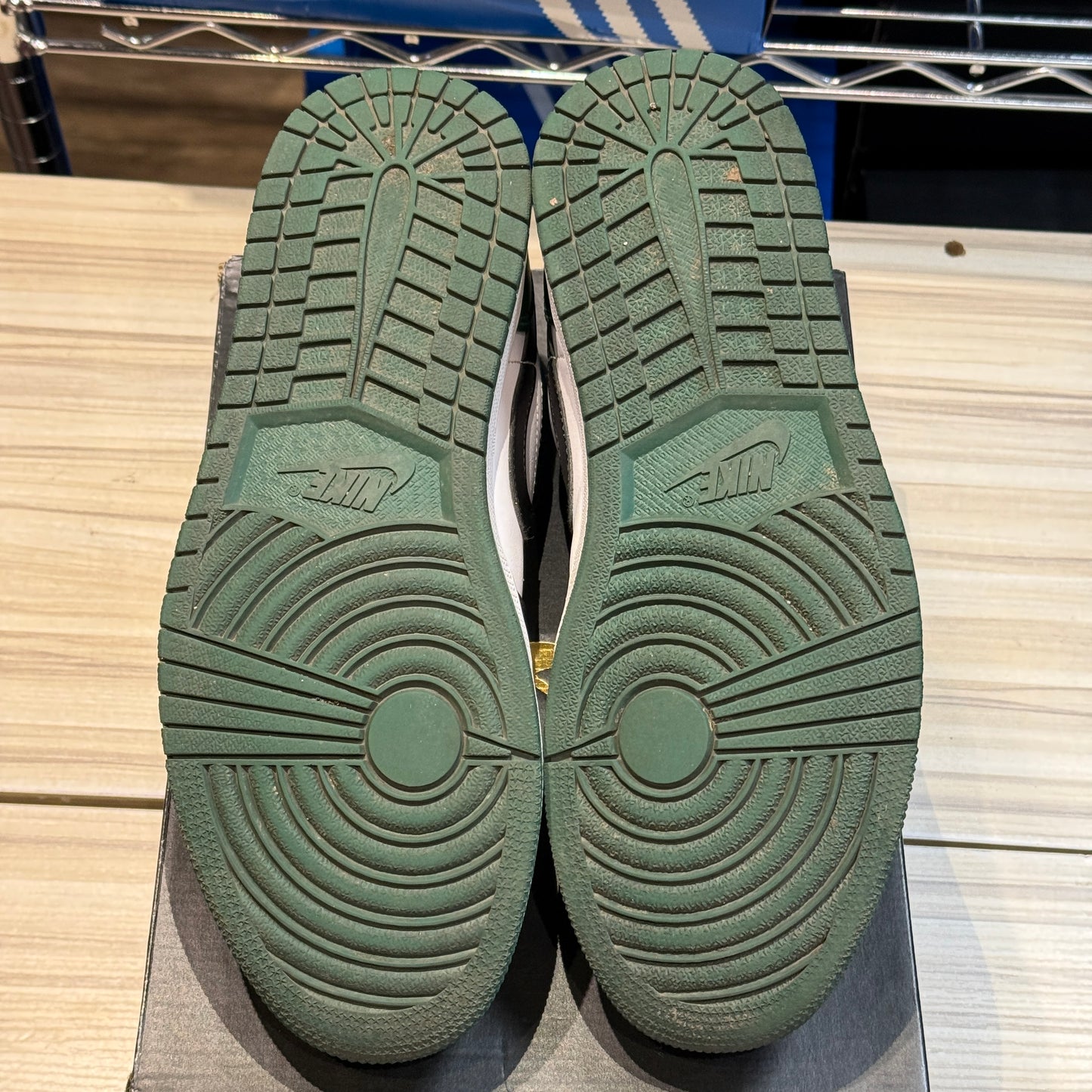 USED Jordan 1 Low Green Toe