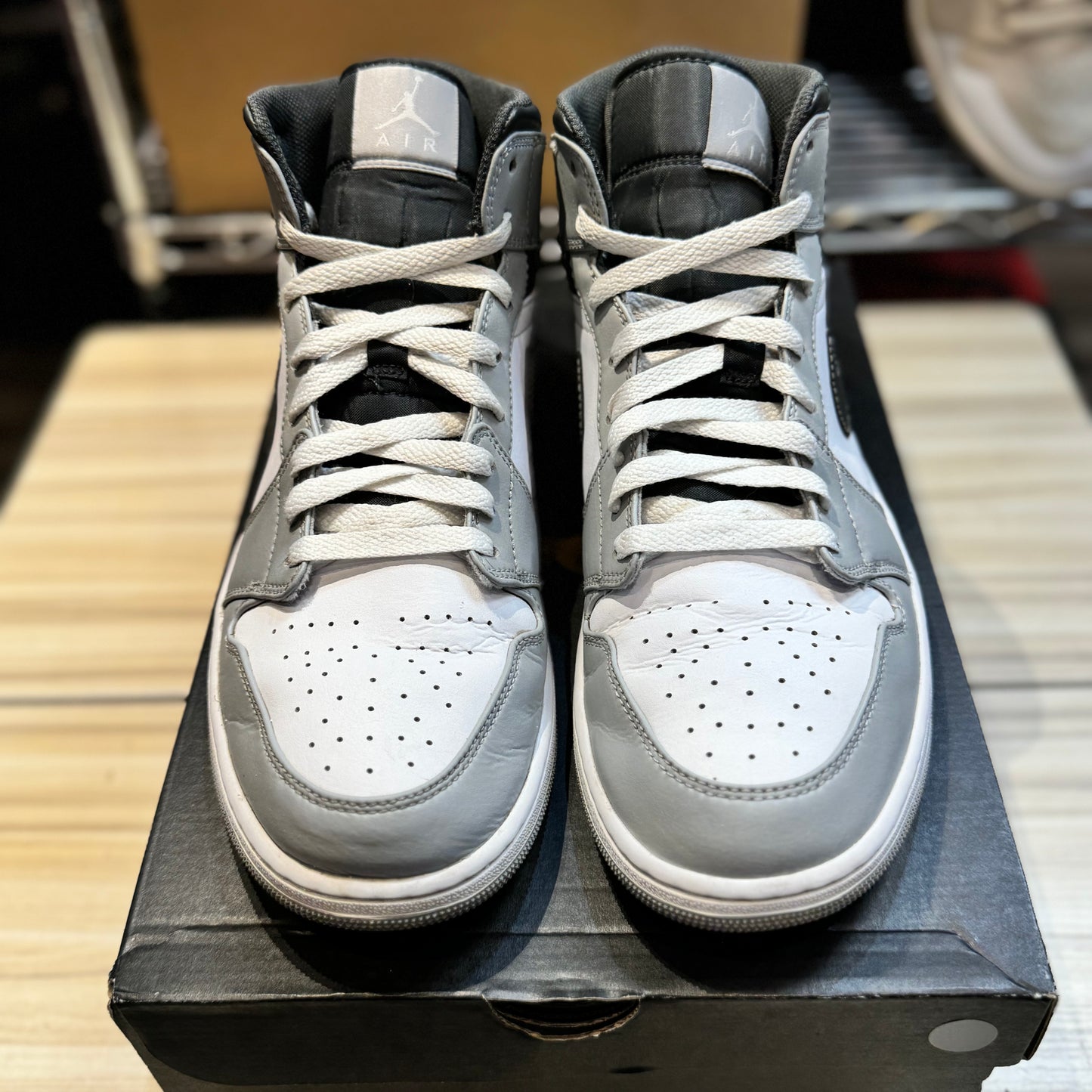 USED Jordan 1 Mid Light Smoke Grey Anthracite