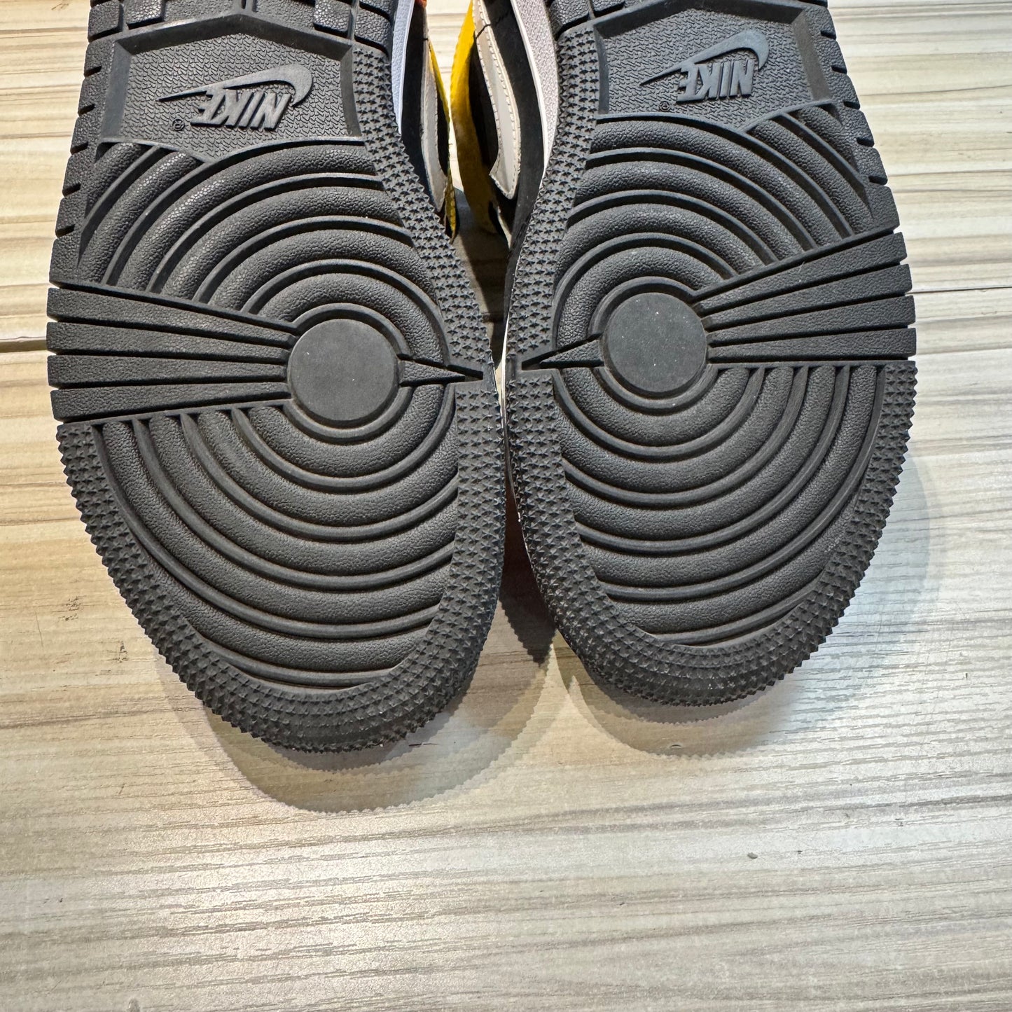 USED Jordan 1 Mid Black Amarillo Team Orange (GS)