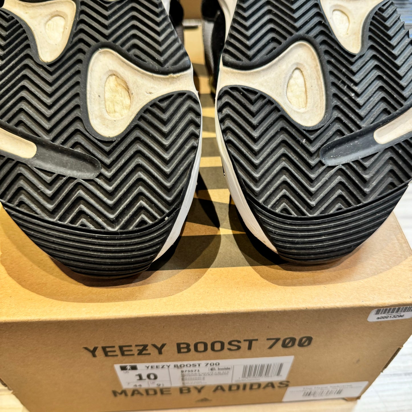 USED Yeezy Boost 700 Wave Runner