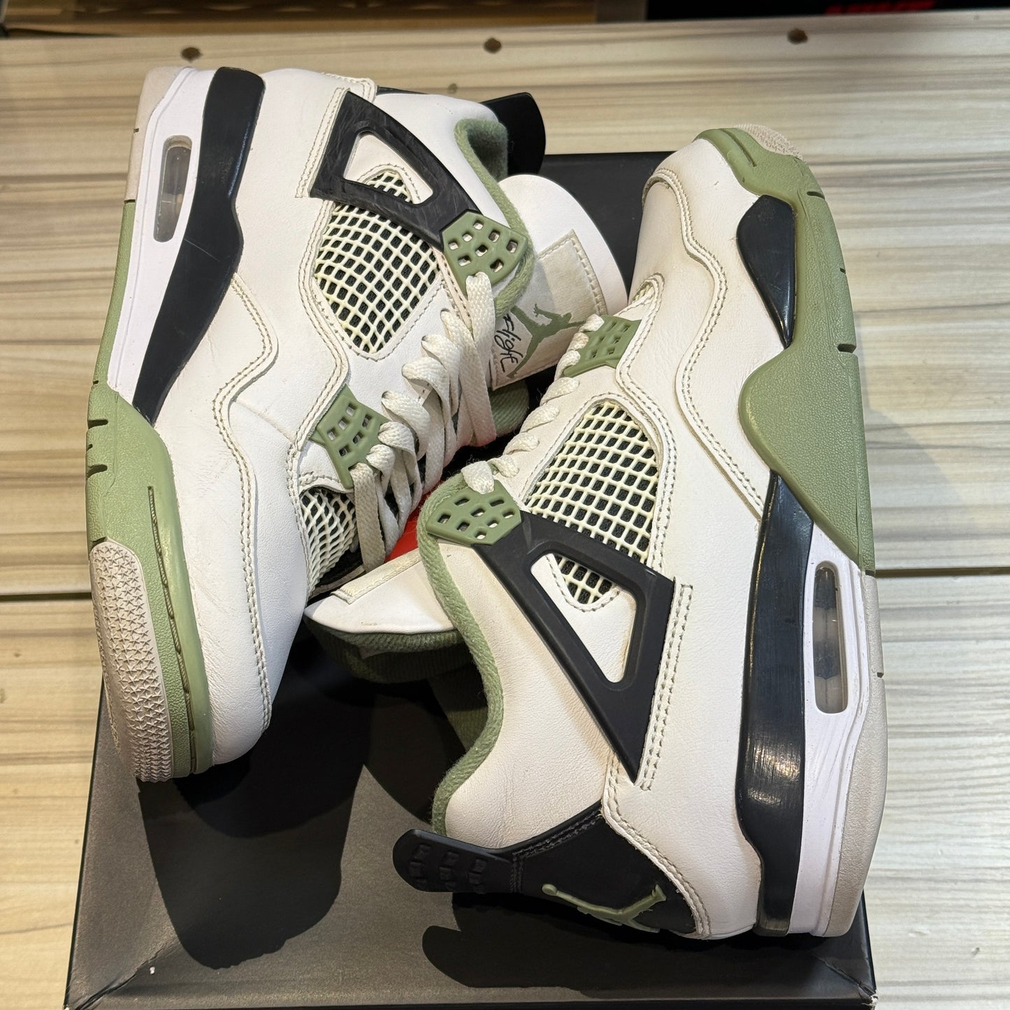 USED Jordan 4 Seafoam (W)