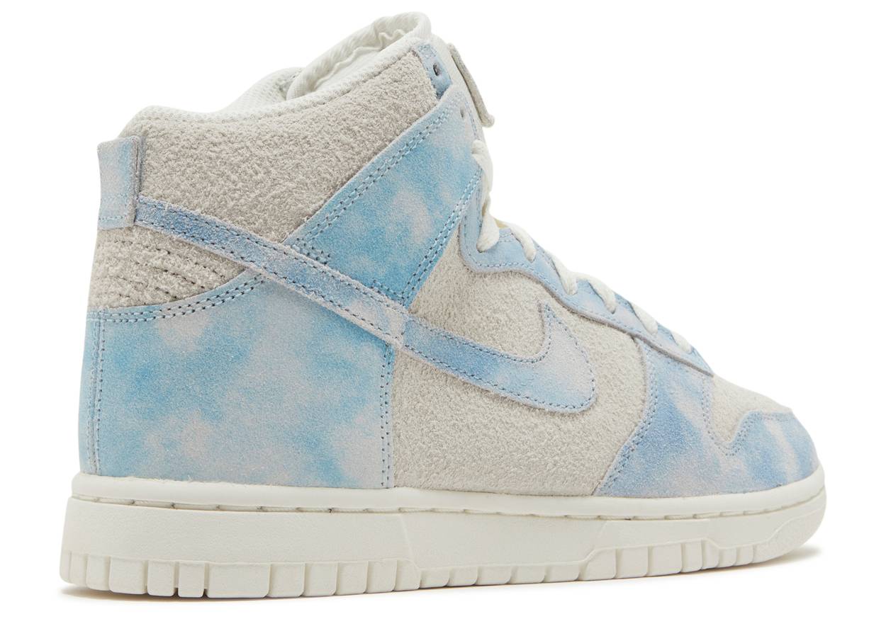 Nike Dunk High SE Clouds Celestine Blue (W)