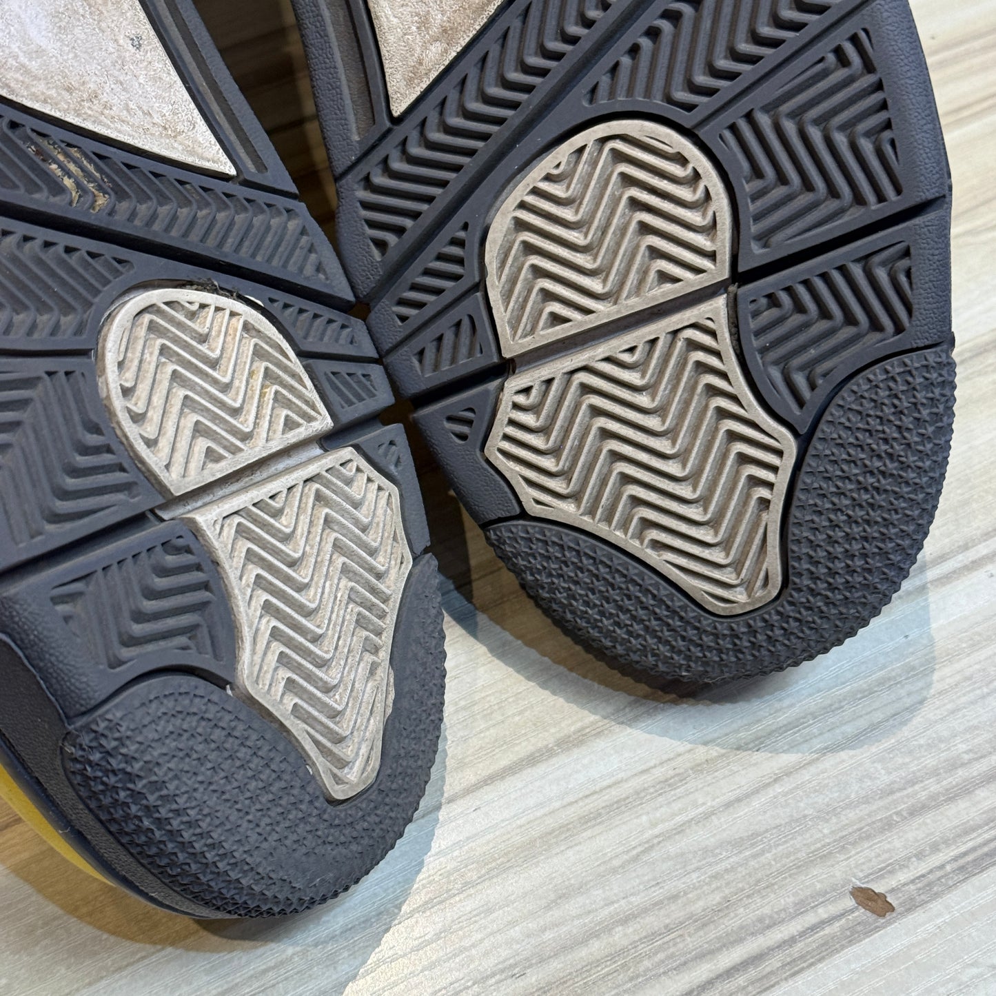 USED Jordan 4 Retro Lightning