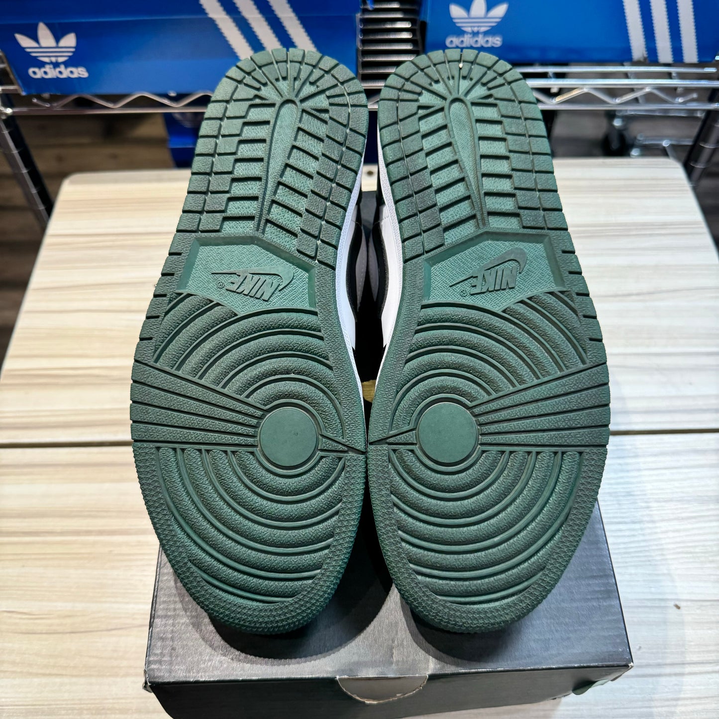 USED Jordan 1 Low Green Toe