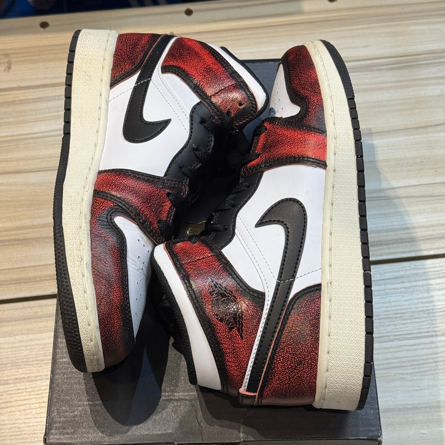 USED Jordan 1 Mid Chicago Wear Away (GS)