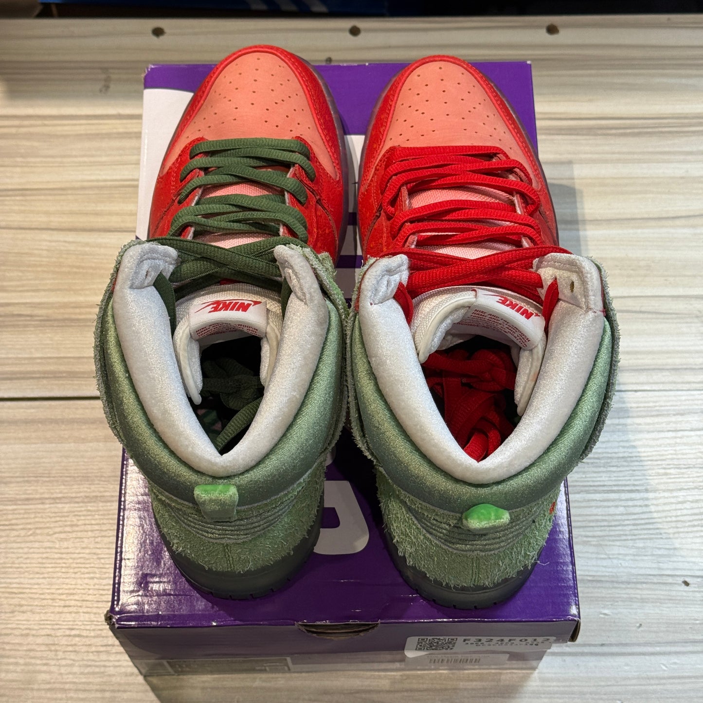 USED Nike SB Dunk High Strawberry Cough