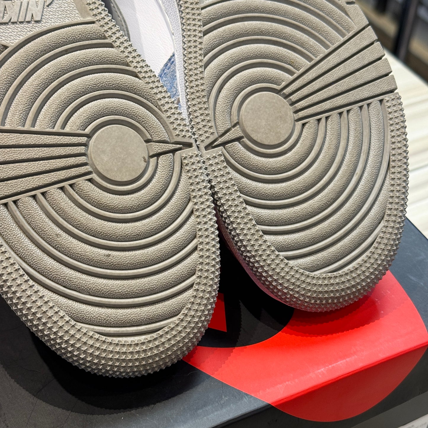 USED Jordan 1 High Hyper Royal GS