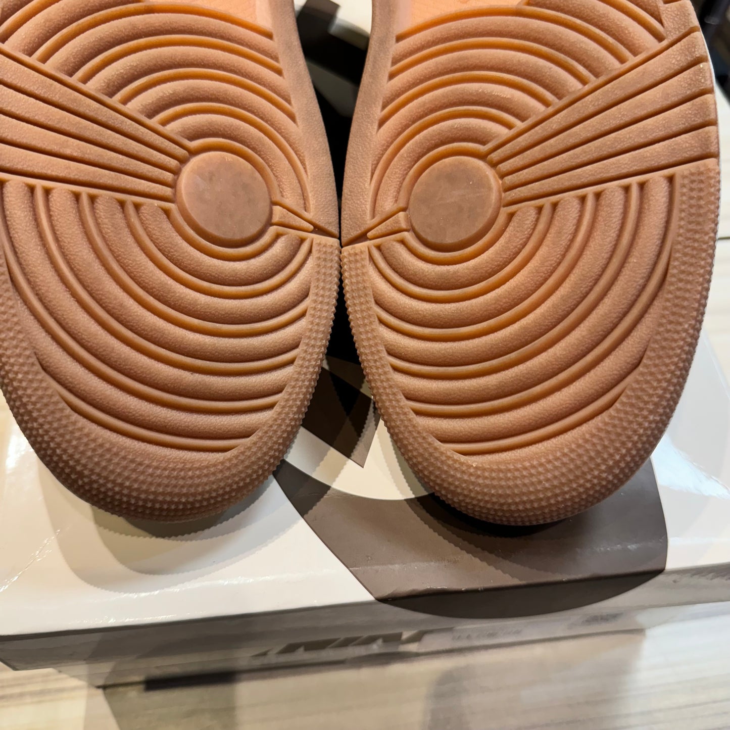 USED Jordan 1 Retro Low OG SP Travis Scott Canary (W)