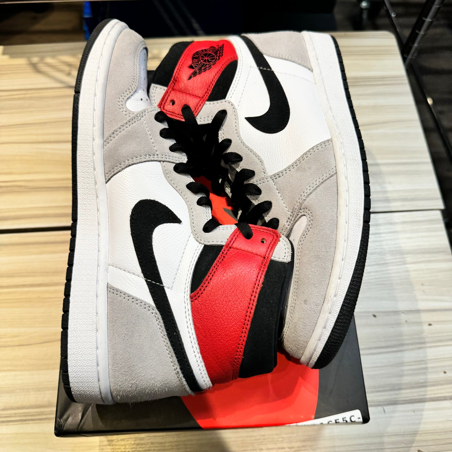 USED Jordan 1 Retro High Light Smoke Grey