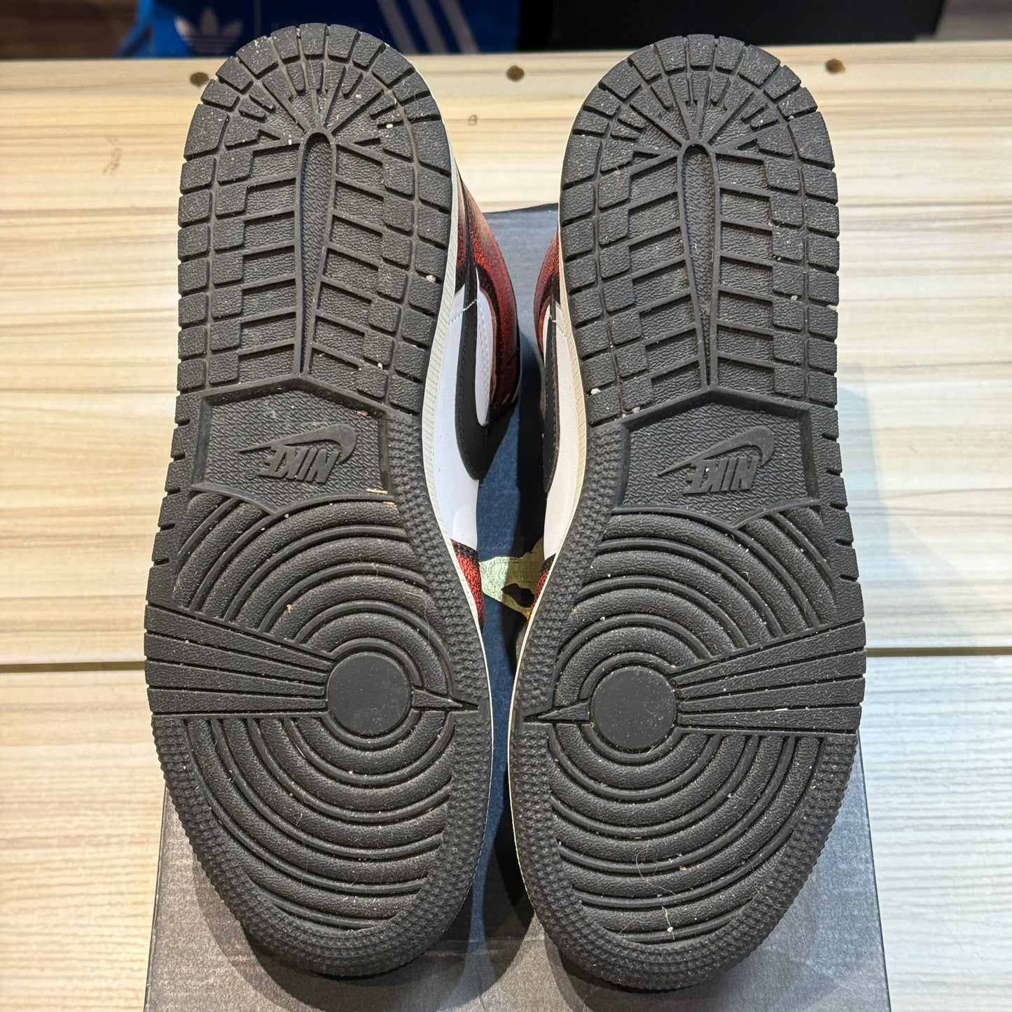 USED Jordan 1 Mid Chicago Wear Away (GS)