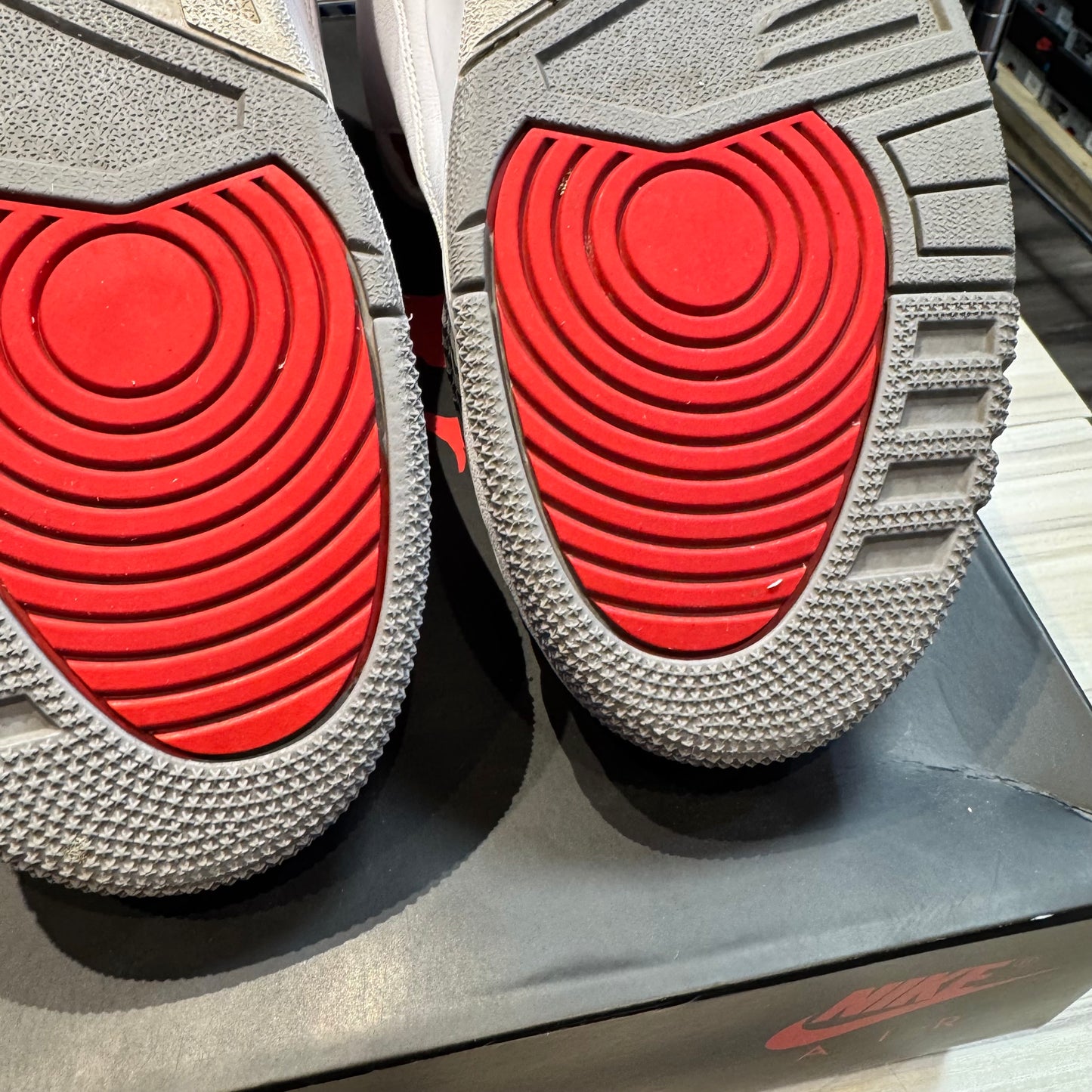USED Jordan 3 Retro Fire Red (2022)
