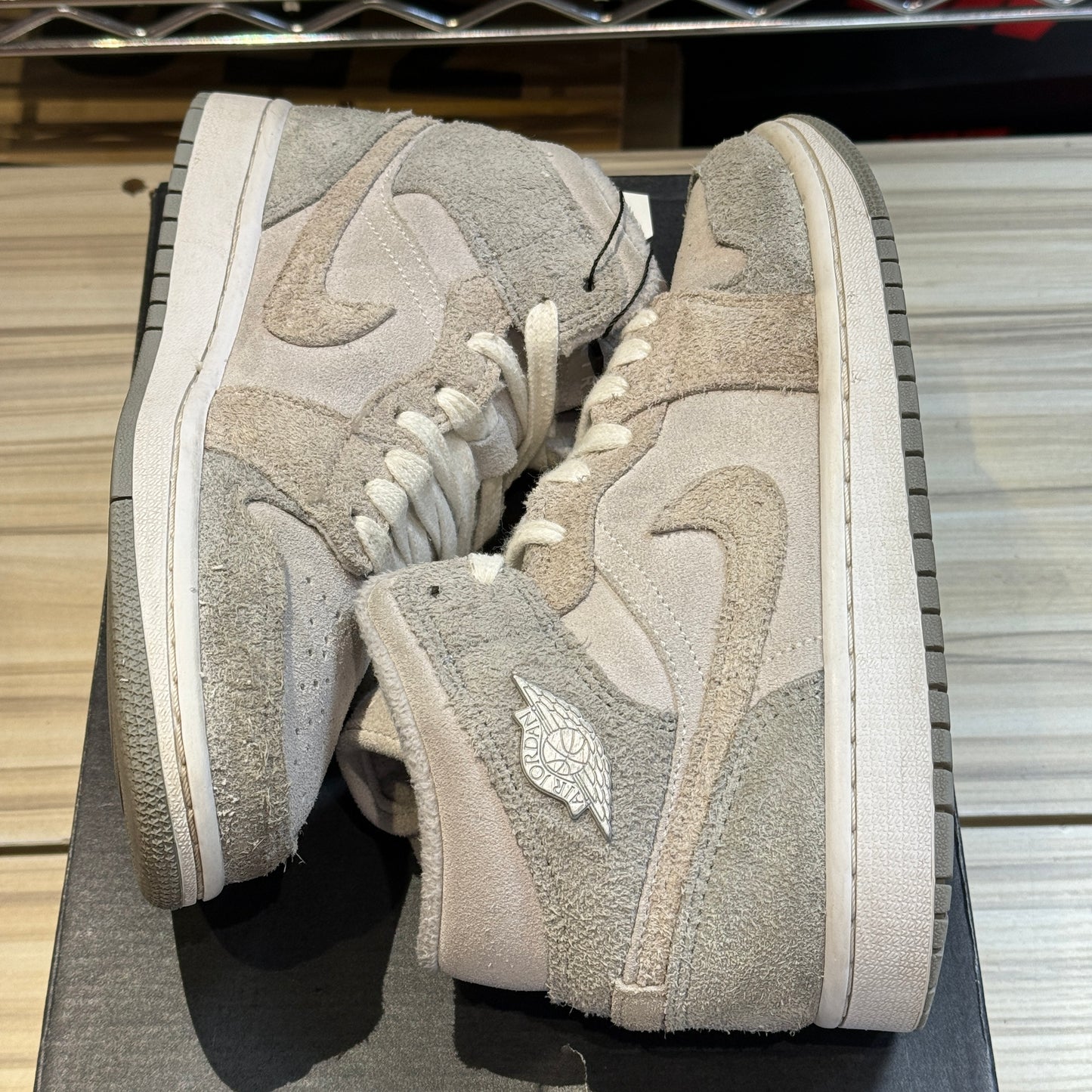 USED Jordan 1 Mid SE Particle Grey (W)