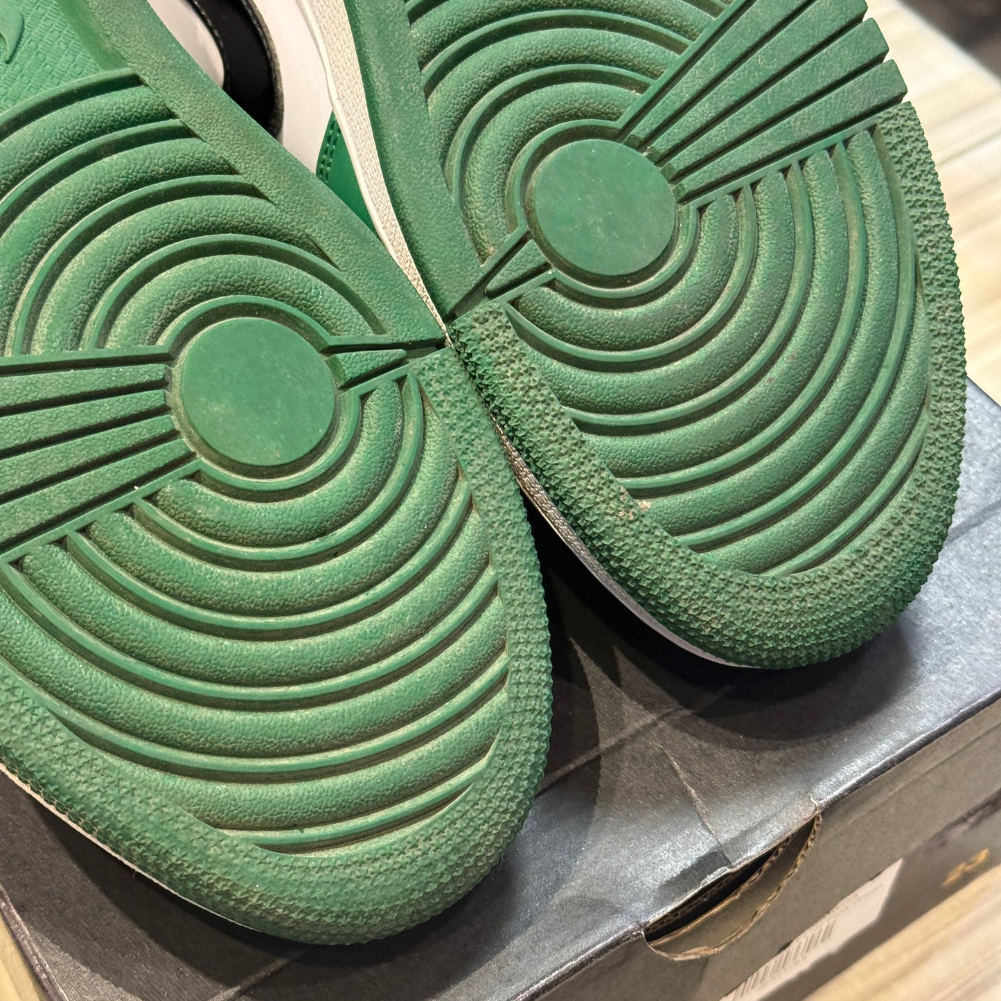 USED Jordan 1 Low Pine Green