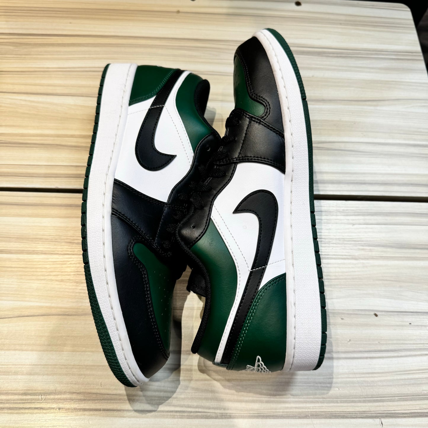 USED Jordan 1 Low Green Toe