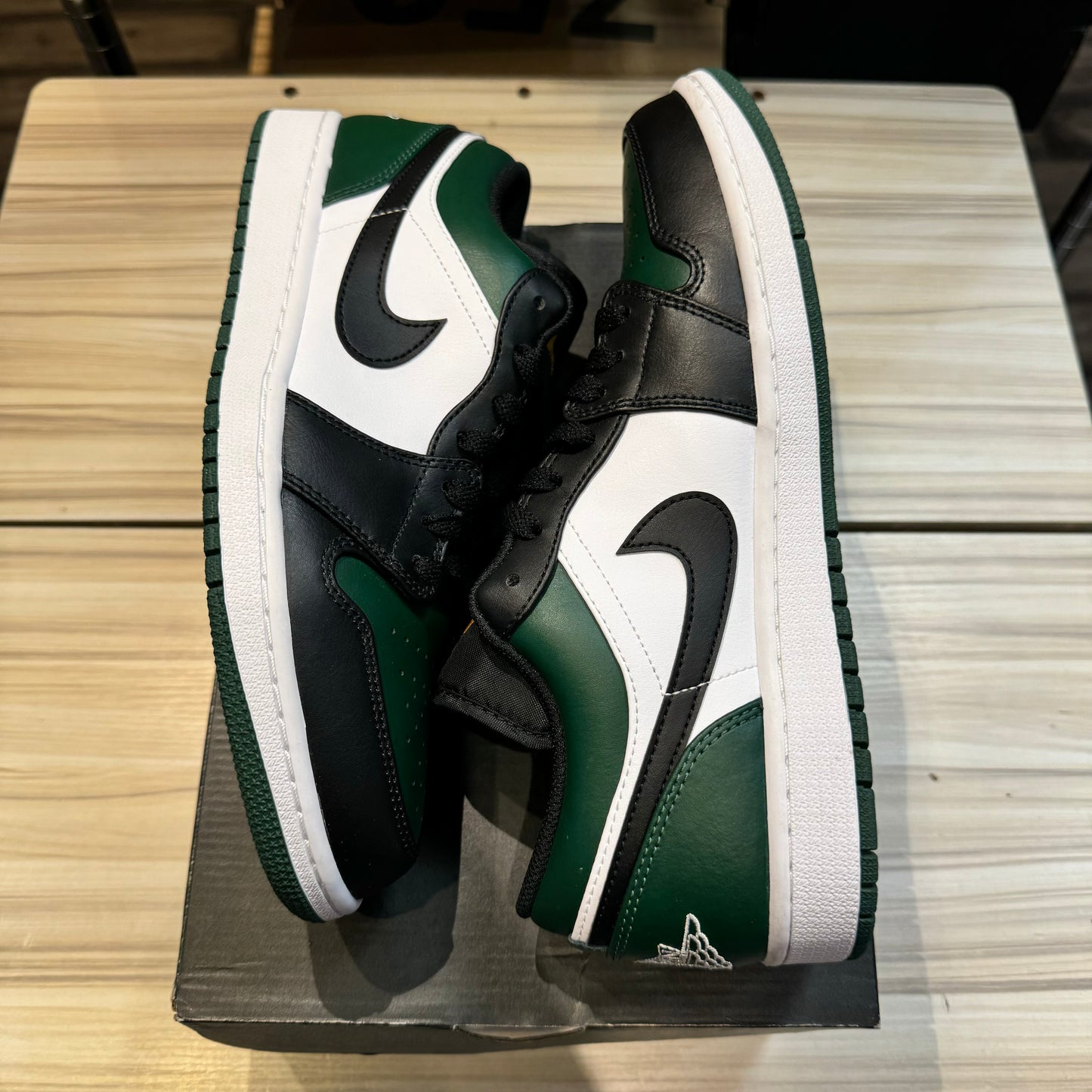 USED Jordan 1 Low Green Toe