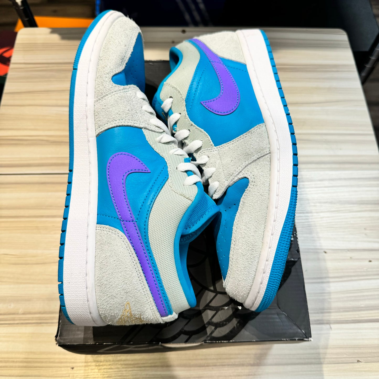 USED Jordan 1 Low SE Pistachio Frost Aquatone