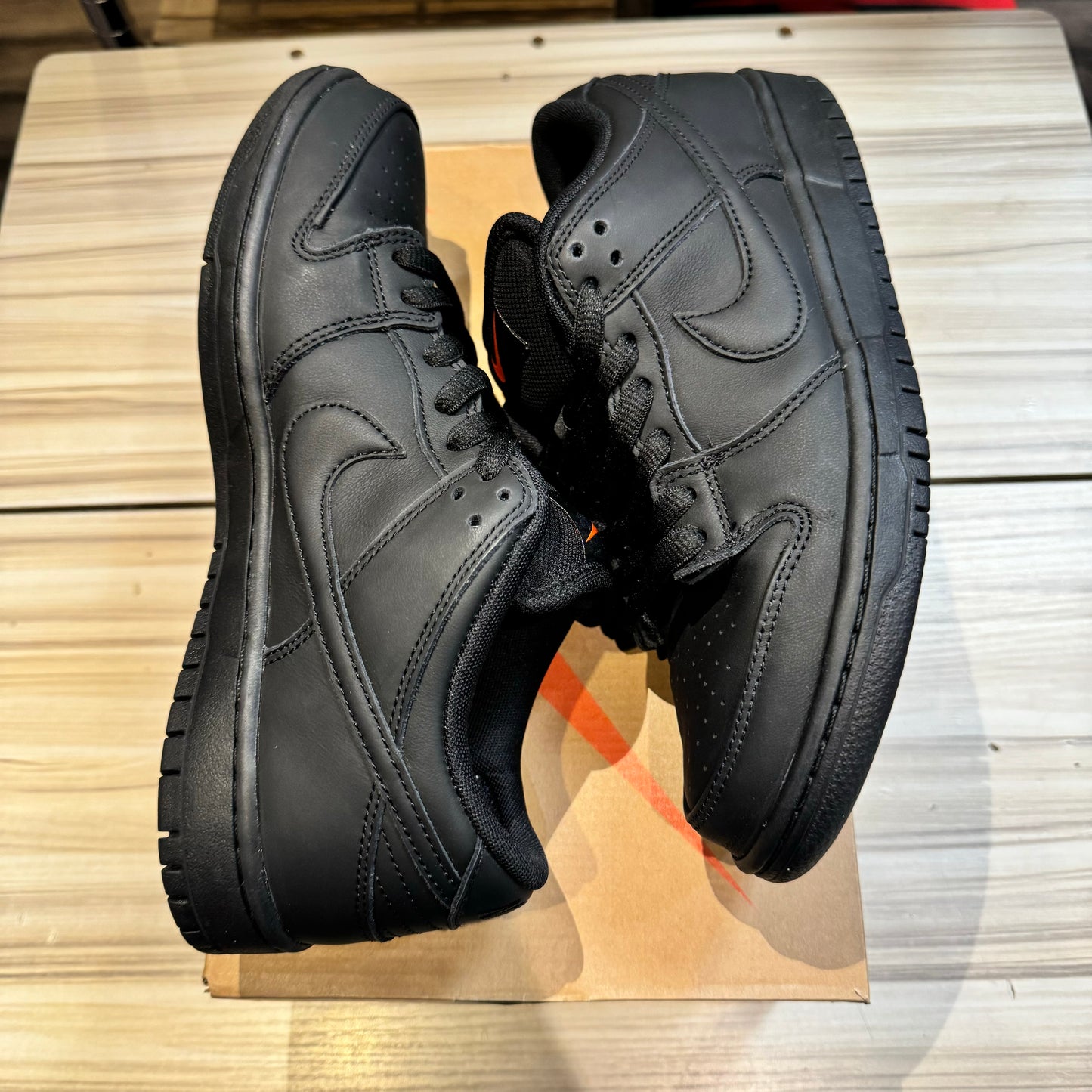 USED Nike SB Dunk Low Pro Triple Black