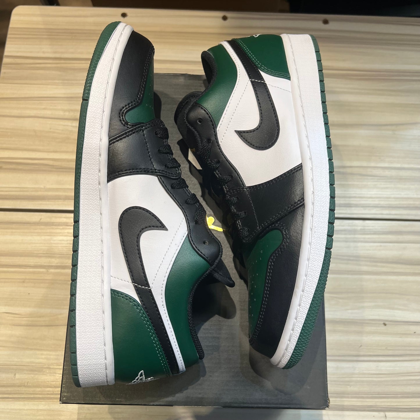 USED Jordan 1 Low Green Toe