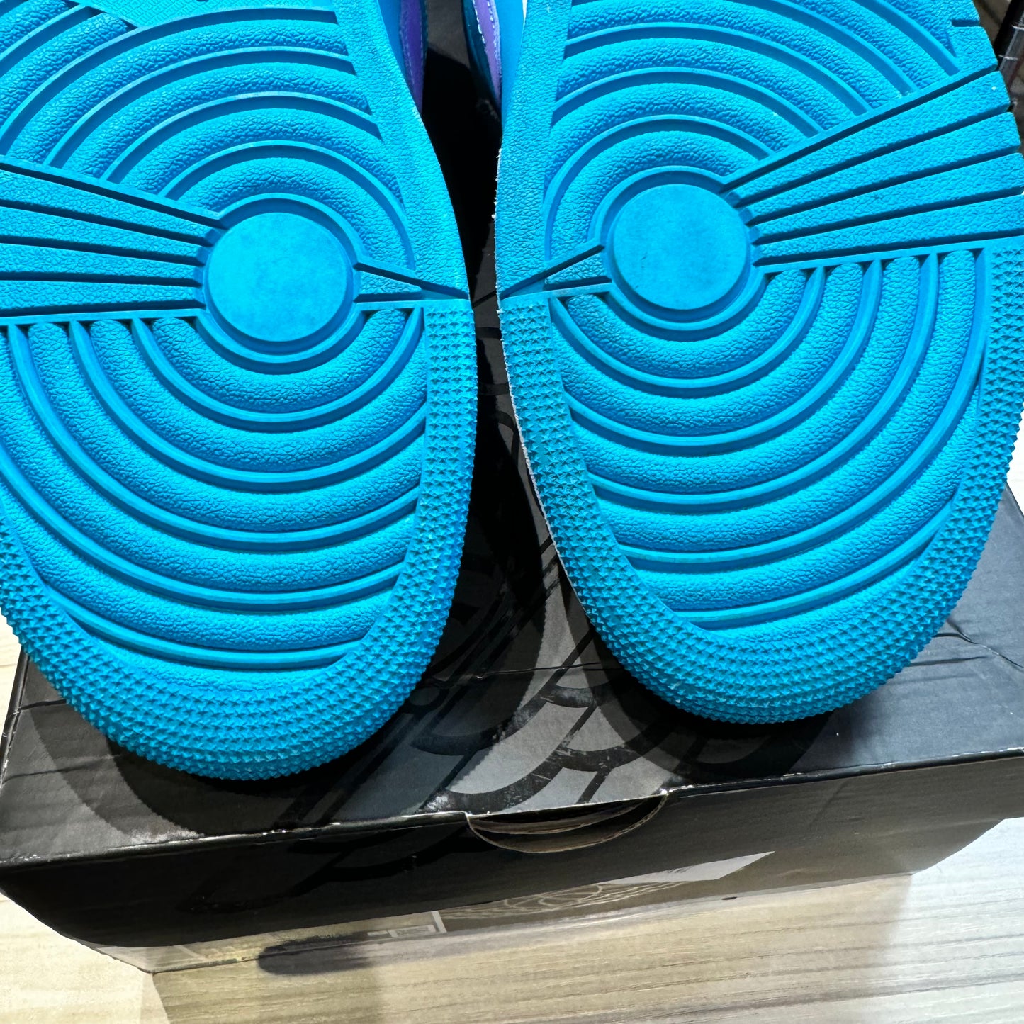 USED Jordan 1 Low SE Pistachio Frost Aquatone