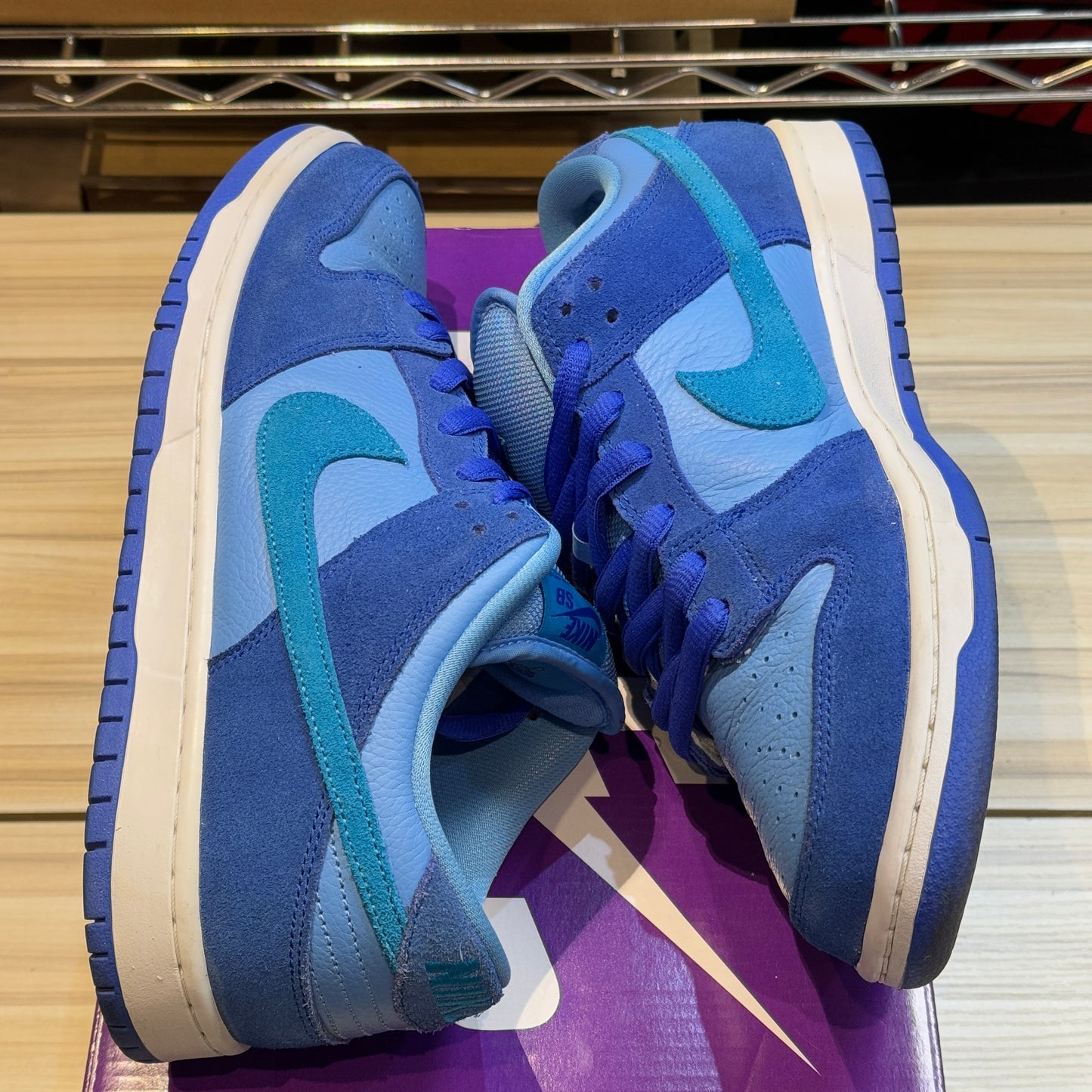 USED Nike SB Dunk Low Blue Raspberry