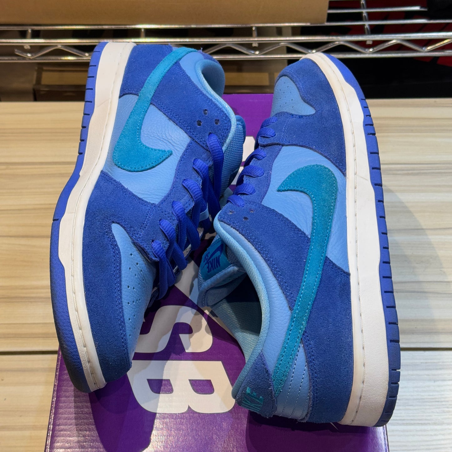 USED Nike SB Dunk Low Blue Raspberry