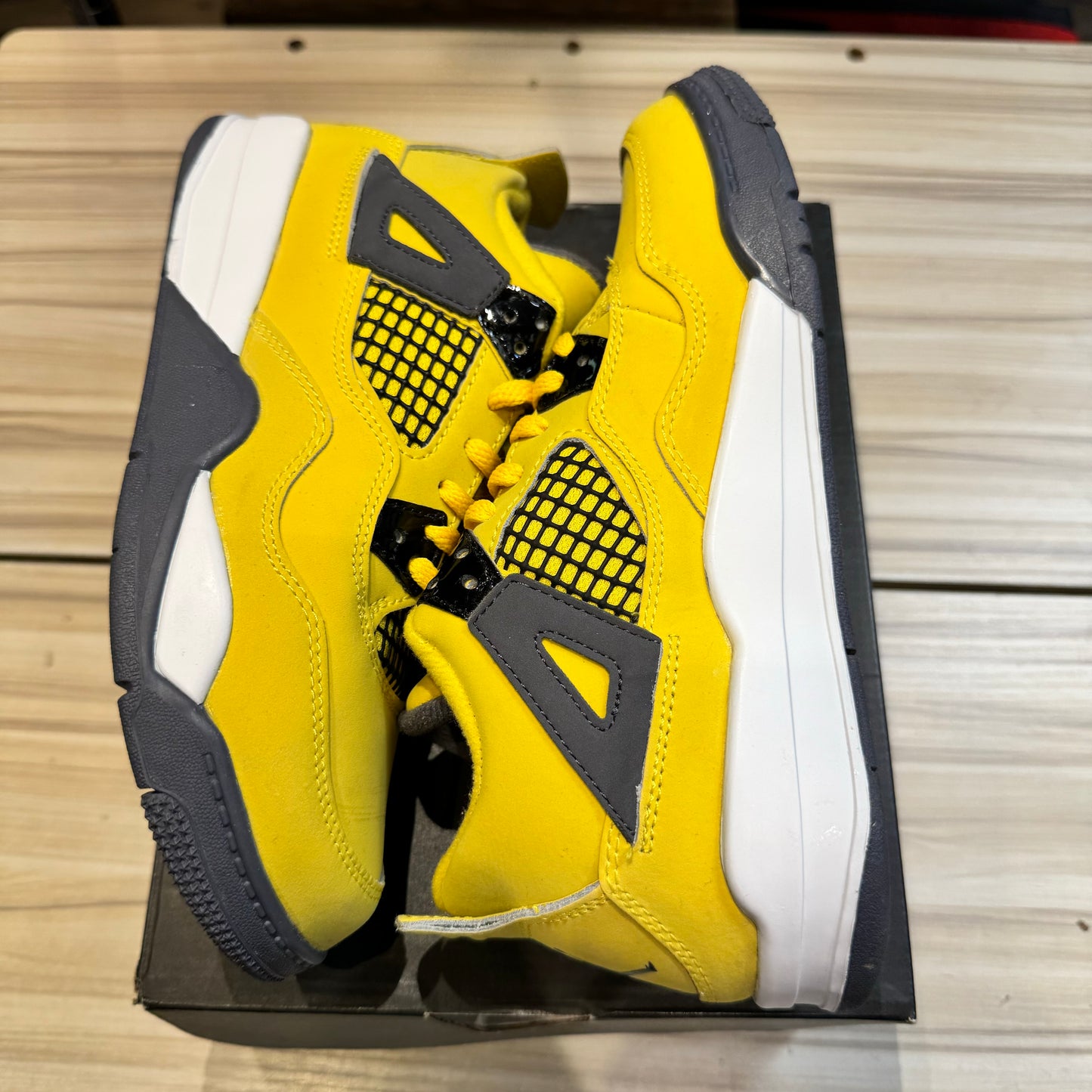 USED Jordan 4 Retro Lightning (2021) (PS)