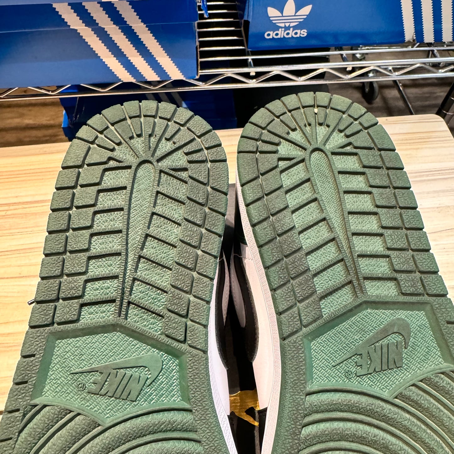 USED Jordan 1 Low Green Toe