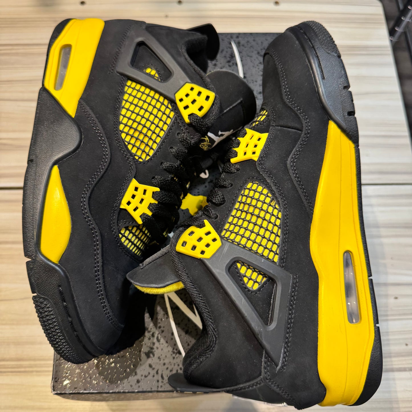 USED Jordan 4 Retro Yellow Thunder (2023)