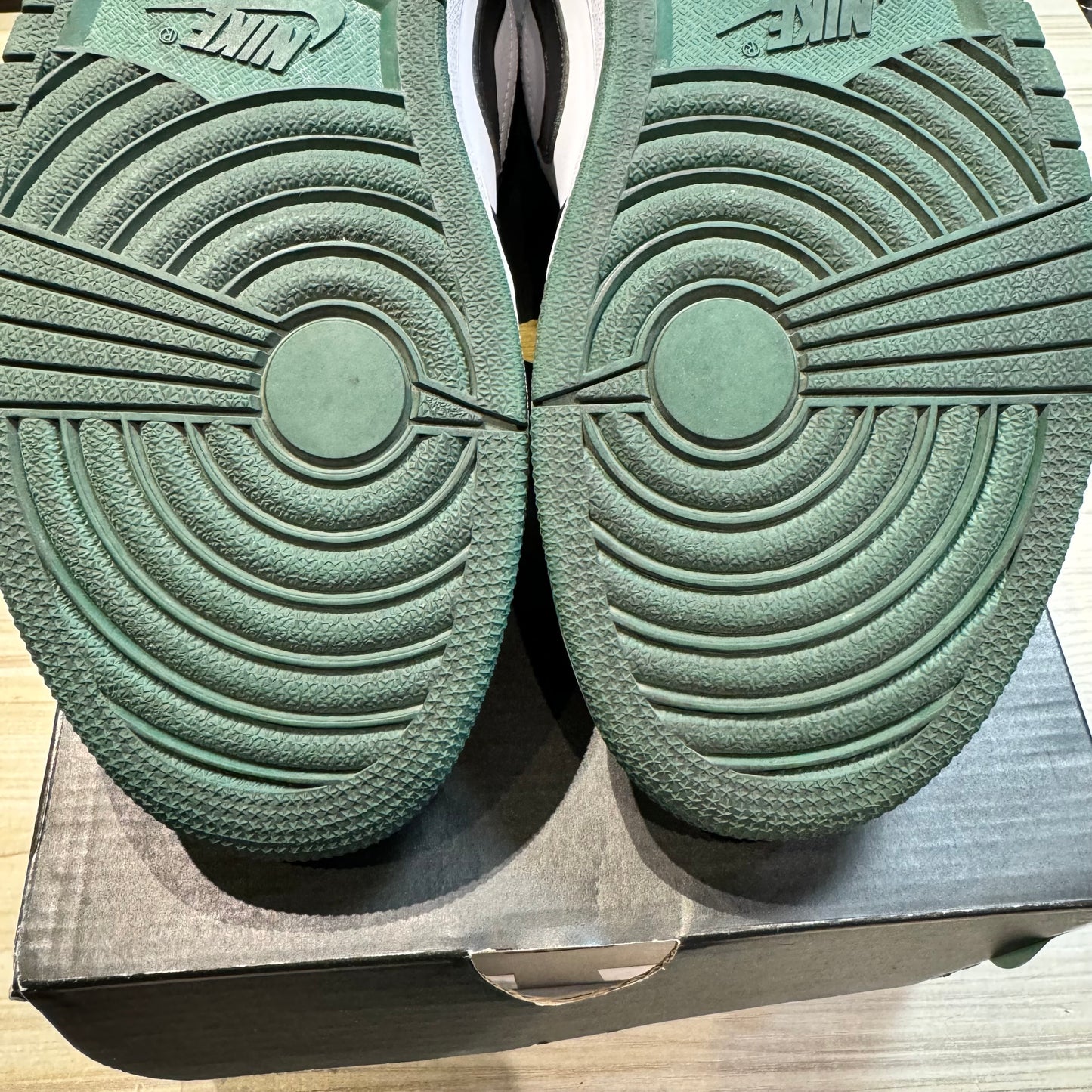 USED Jordan 1 Low Green Toe