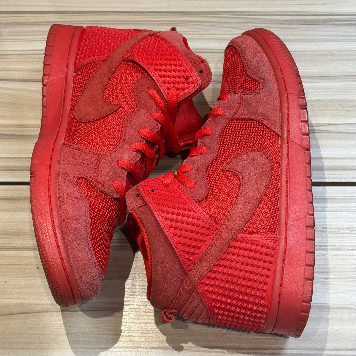 USED Nike Dunk High Red October