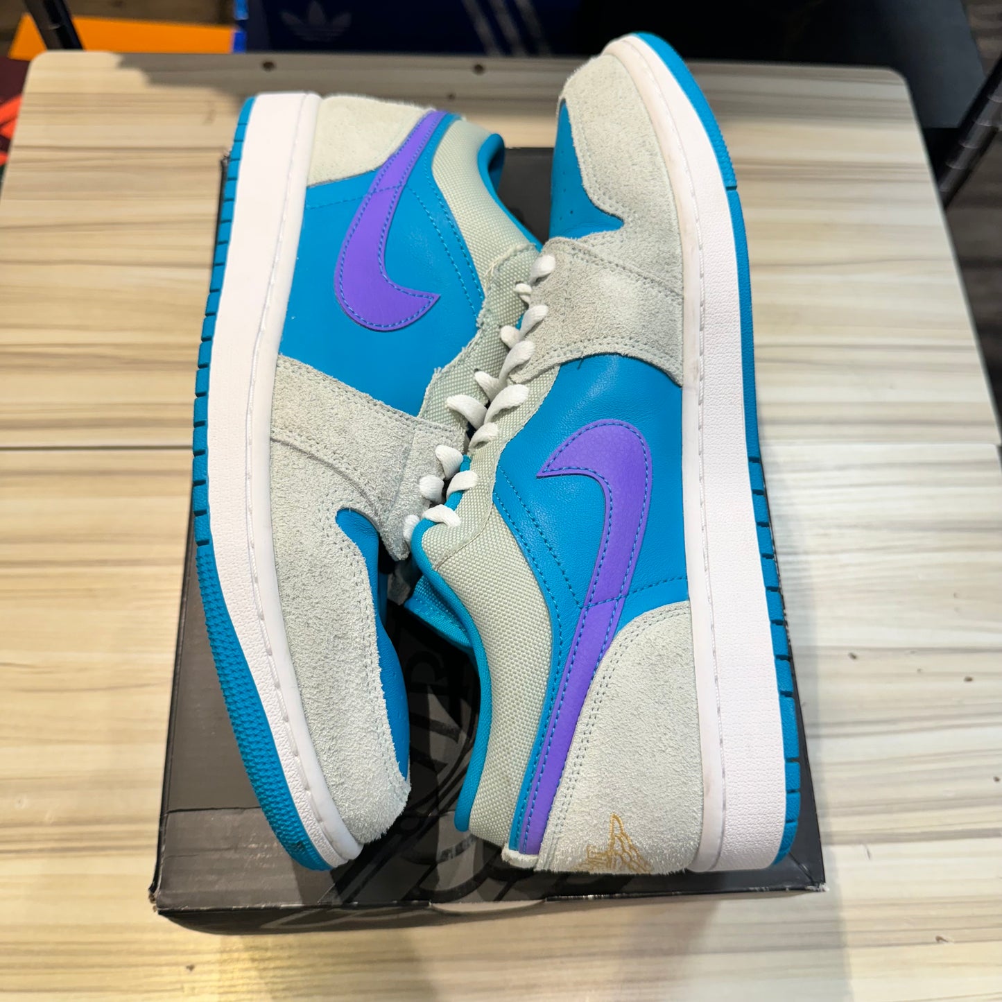 USED Jordan 1 Low SE Pistachio Frost Aquatone