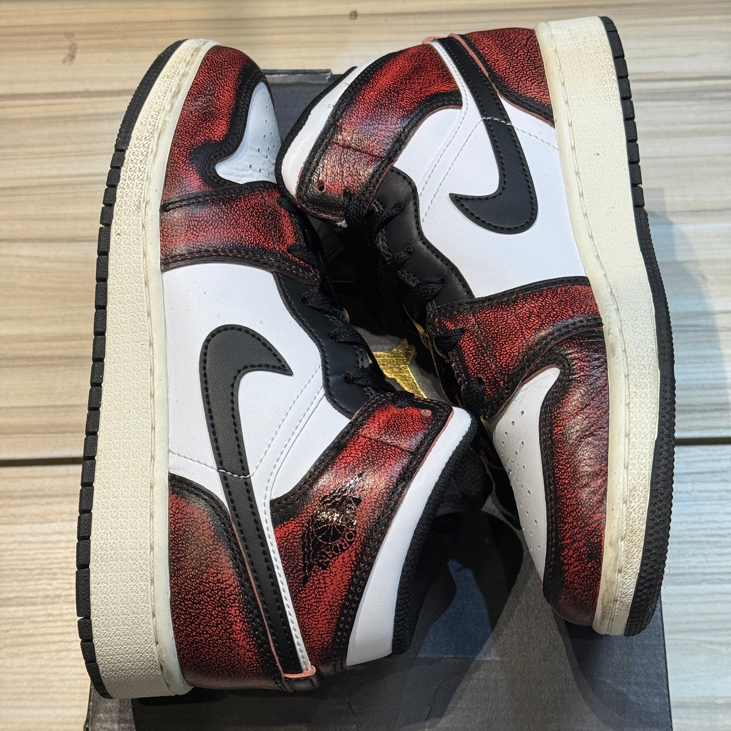 USED Jordan 1 Mid Chicago Wear Away (GS)