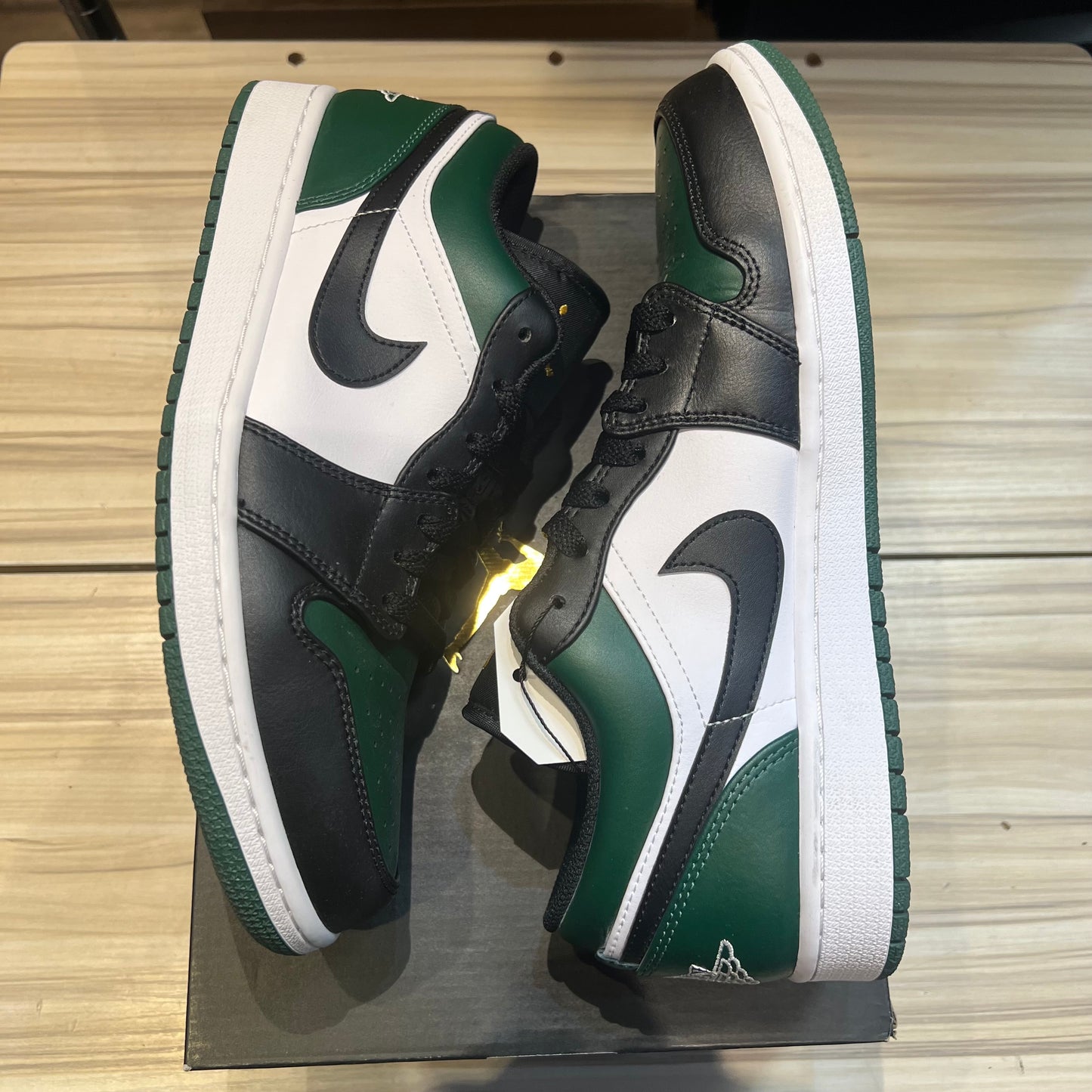 USED Jordan 1 Low Green Toe