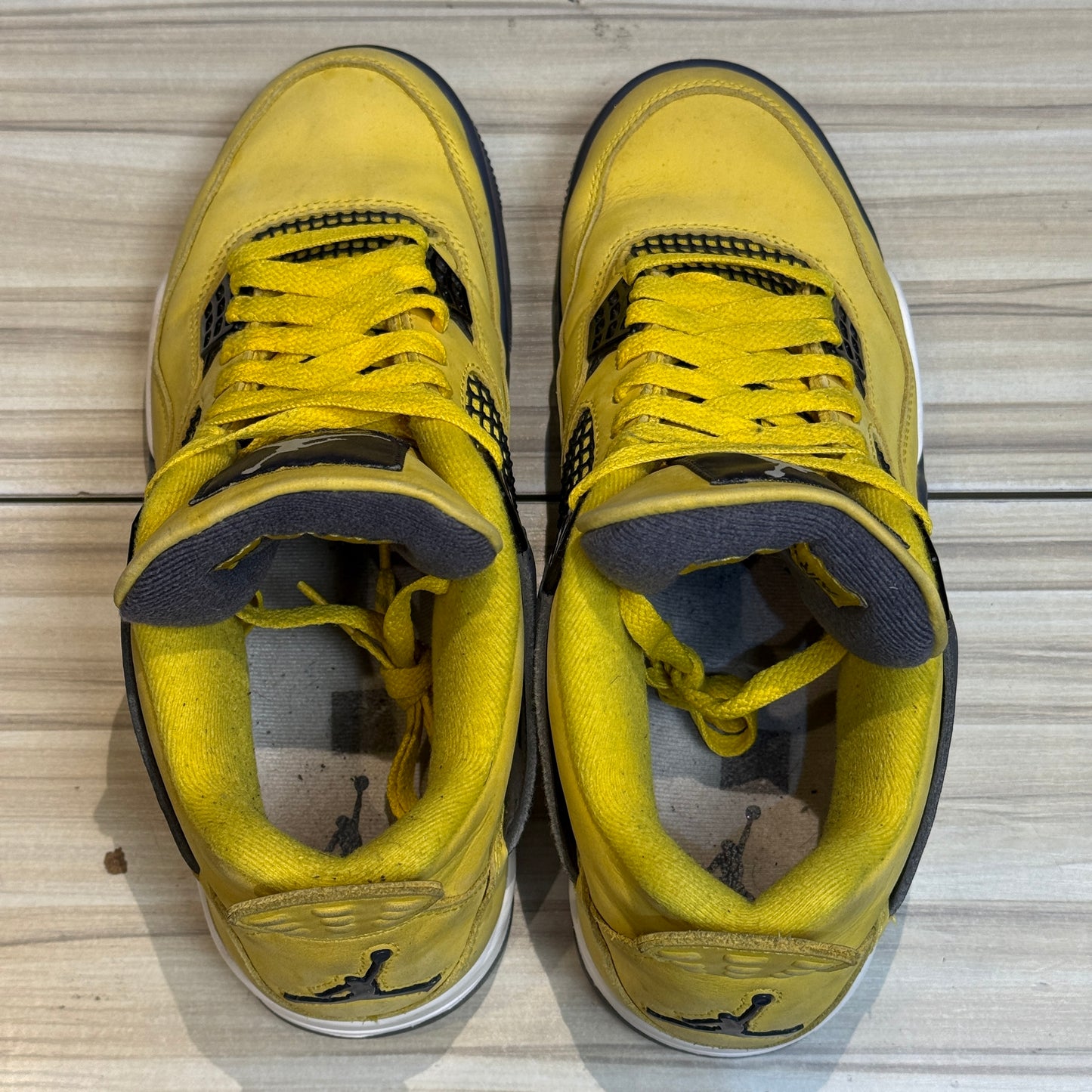 USED Jordan 4 Retro Lightning